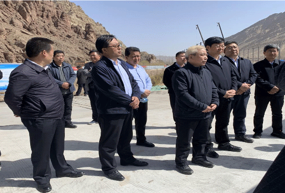 甘肃省副省长常正国一行调研S18张掖至肃南公路张掖至康乐段项目ZSGL2工区